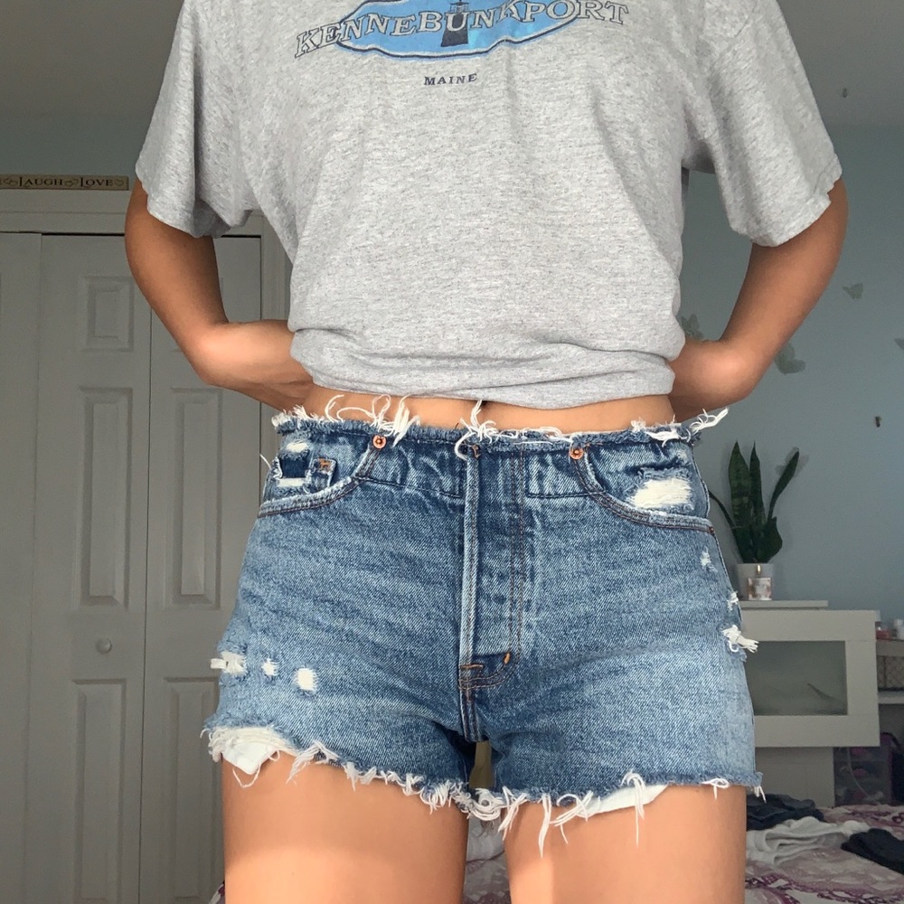 NWOT Abercrombie distressed shorts
